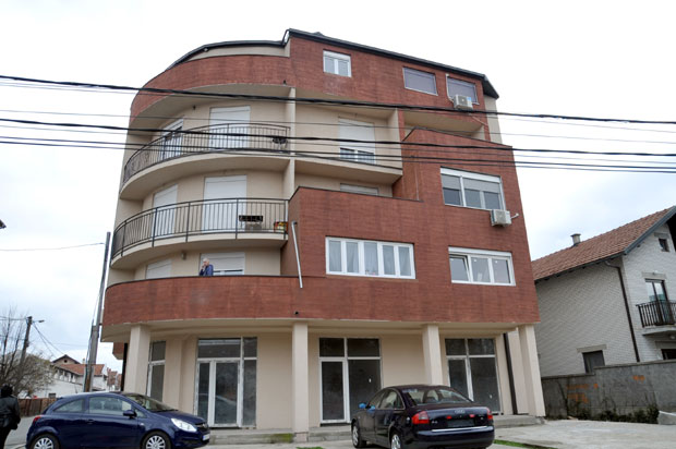 Неће да доврши стан из - ината: Мира годинама чека да инвеститор оспособи простор у Борчи